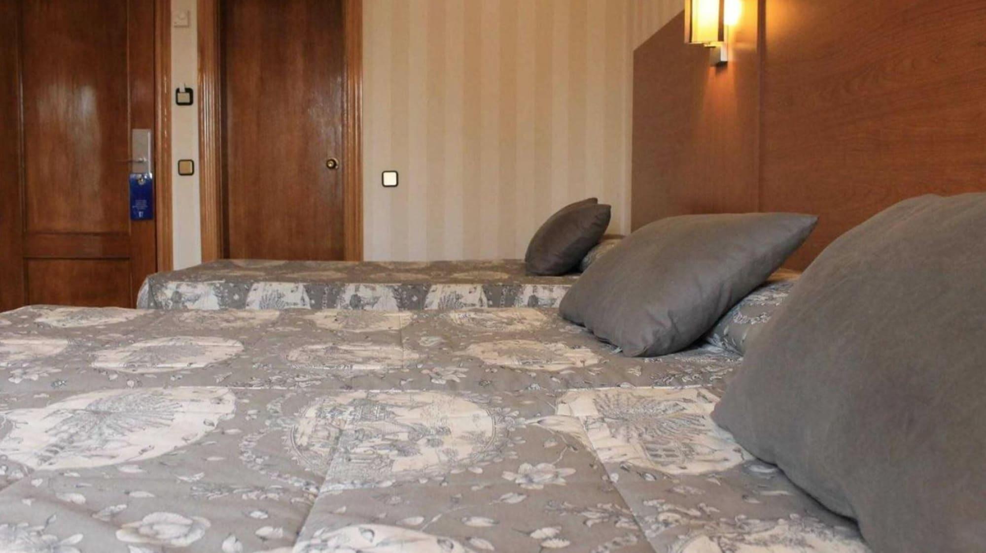 Ramblas Hotel Барселона Екстериор снимка